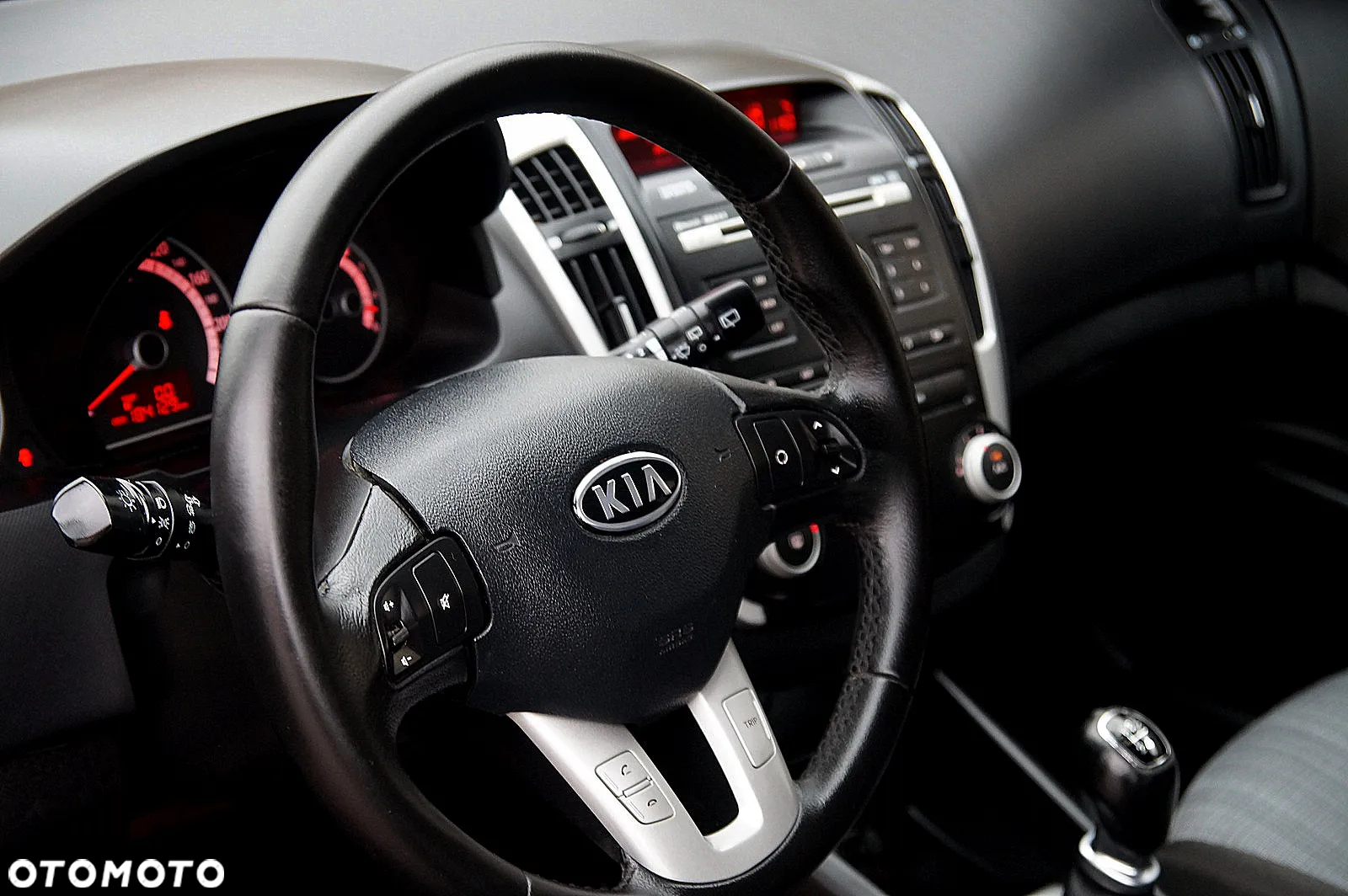 Kia Ceed 1.4 CVVT SW Vision - 12