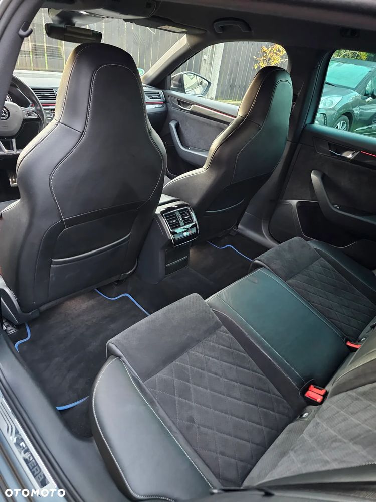 Skoda Superb 2.0 TDI DSG SportLine - 11