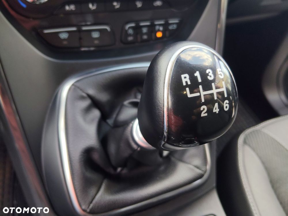 Ford Kuga 2.0 TDCi 4x4 Titanium - 34