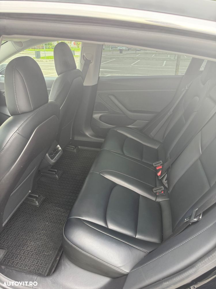 Tesla Model 3 - 8