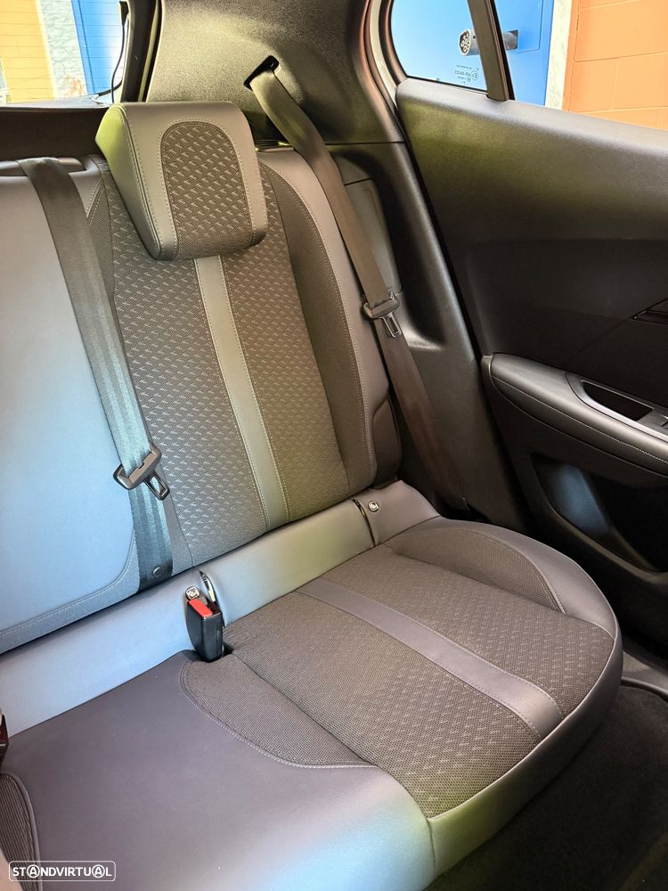 Peugeot 2008 - 8