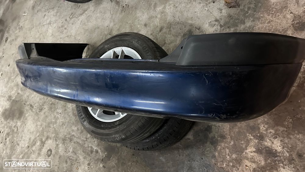 Parachoque Toyota avensis sw 98 - 3