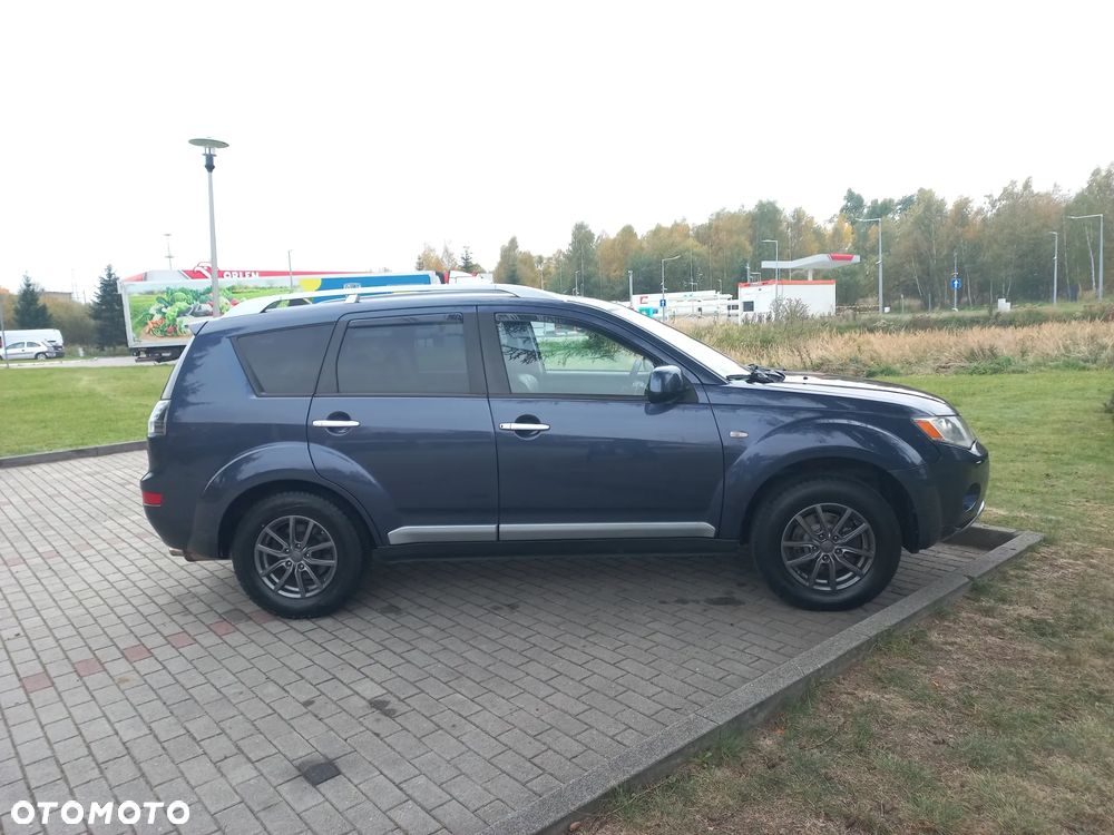Mitsubishi Outlander - 11