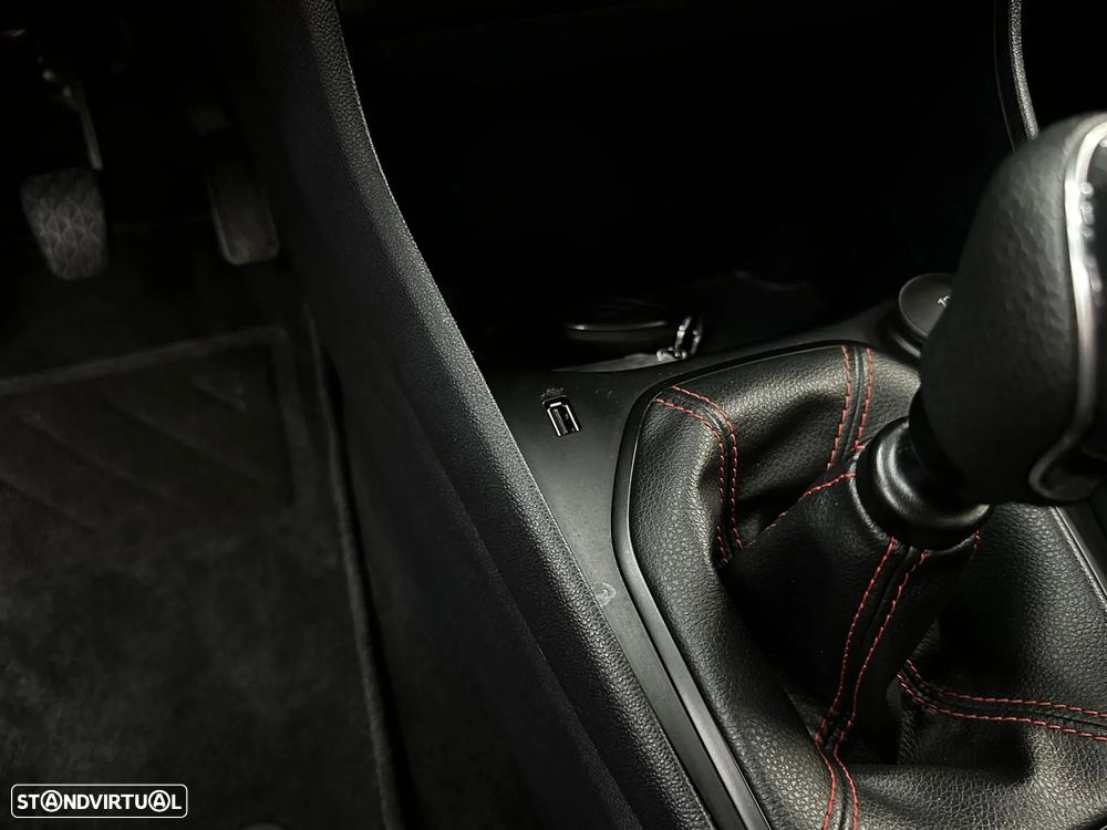 Ford Fiesta 1.0 EcoBoost ST-Line - 31