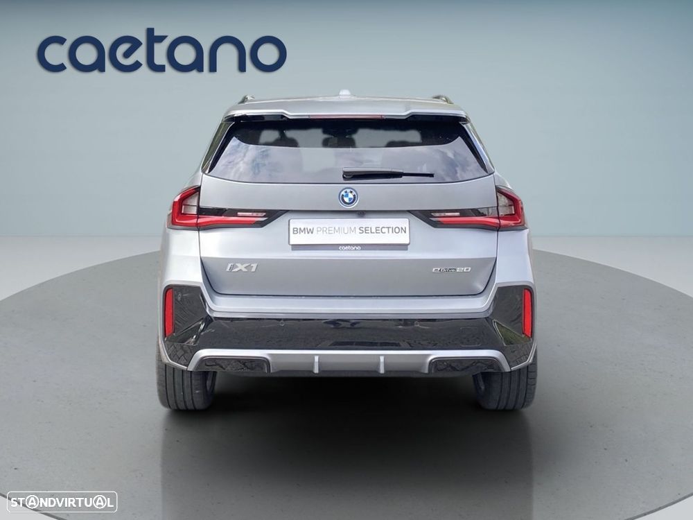 BMW iX1 eDrive20 Pack Desportivo M - 21