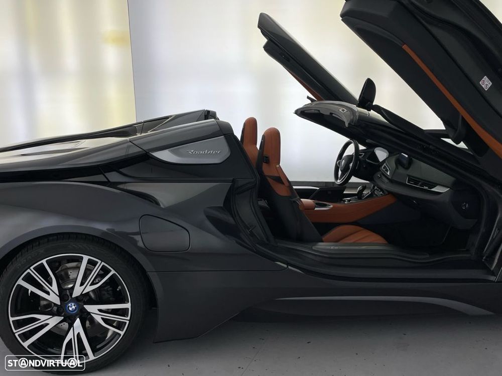 BMW i8 Roadster - 23