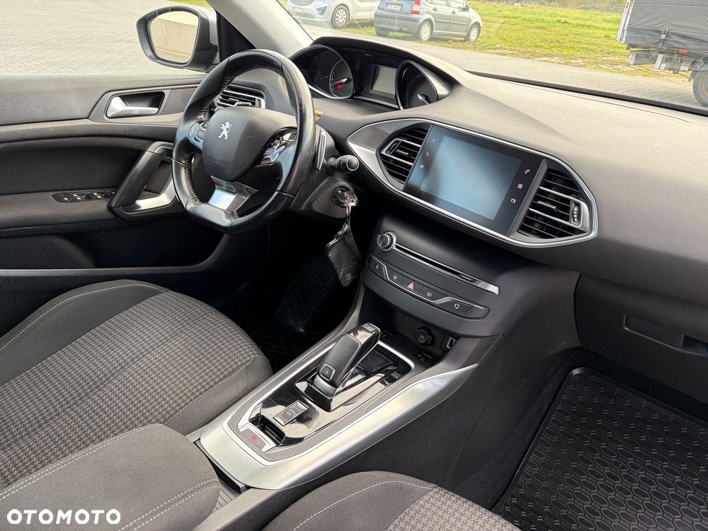 Peugeot 308 BlueHDi 130 EAT8 Black Edition - 20