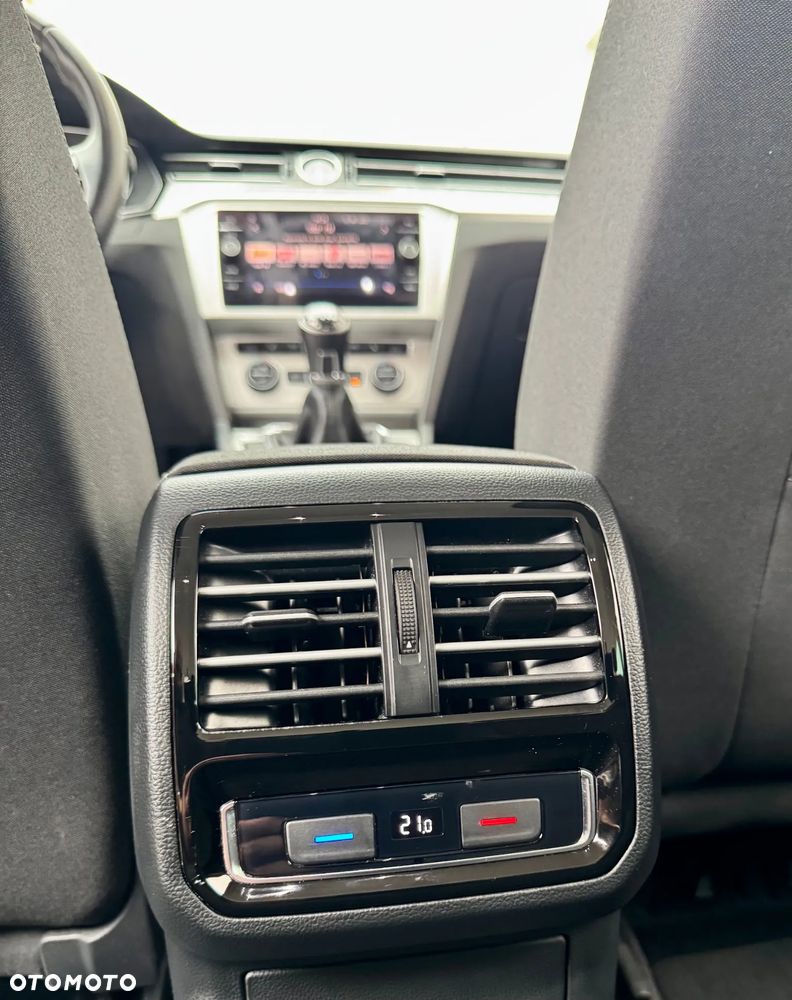 Volkswagen Passat - 22