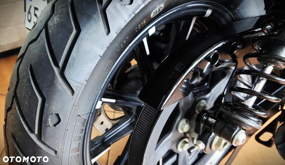 Harley-Davidson Sportster Iron 883 - 28