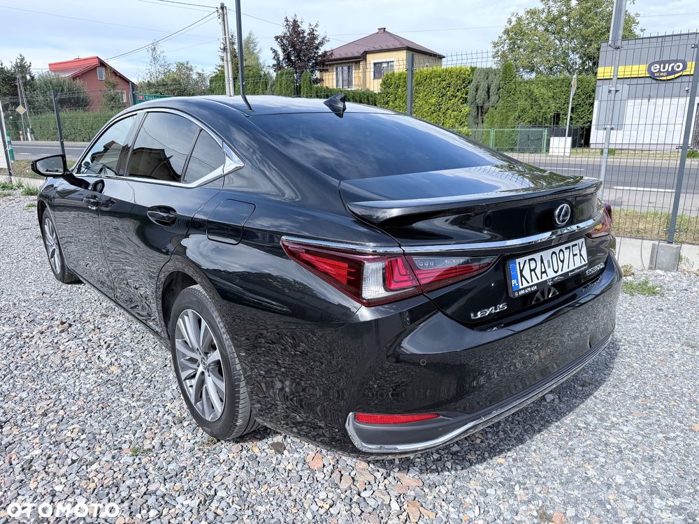 Lexus ES 2021