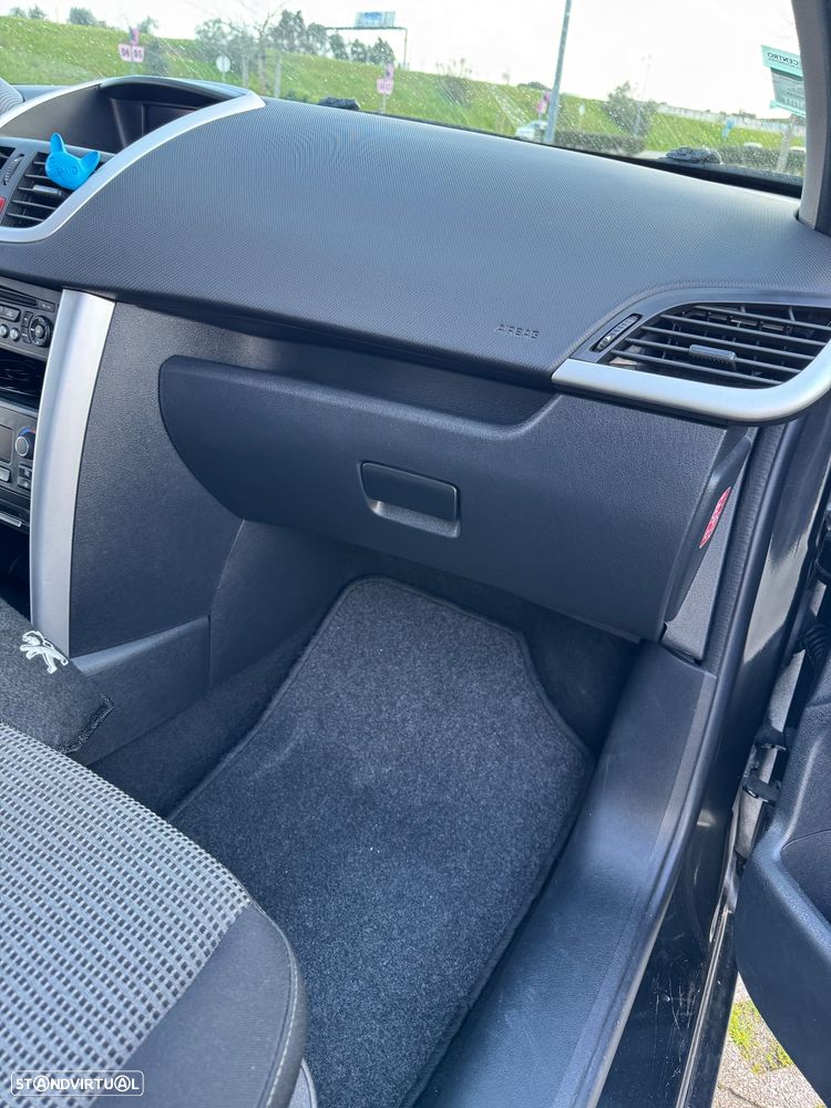 Peugeot 207 1.4 16V Active - 22