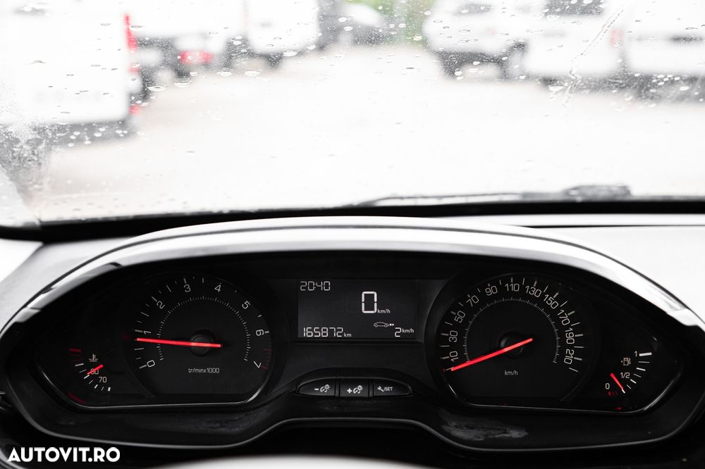 Peugeot 208 1.0 L PureTech Active - 25