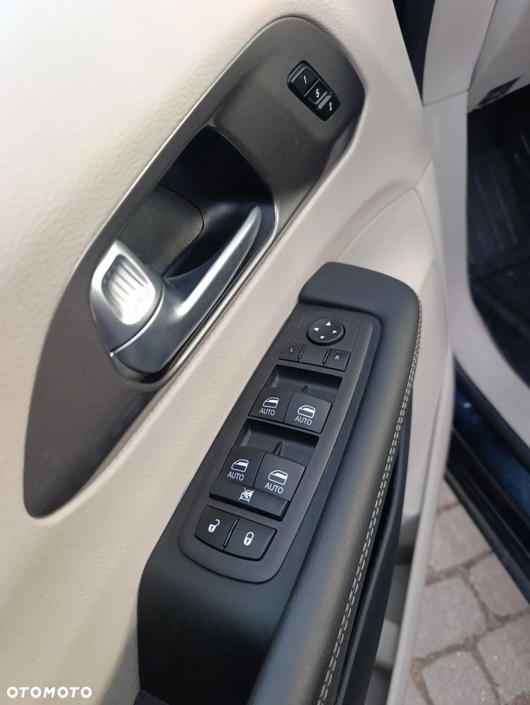 Chrysler Pacifica - 20