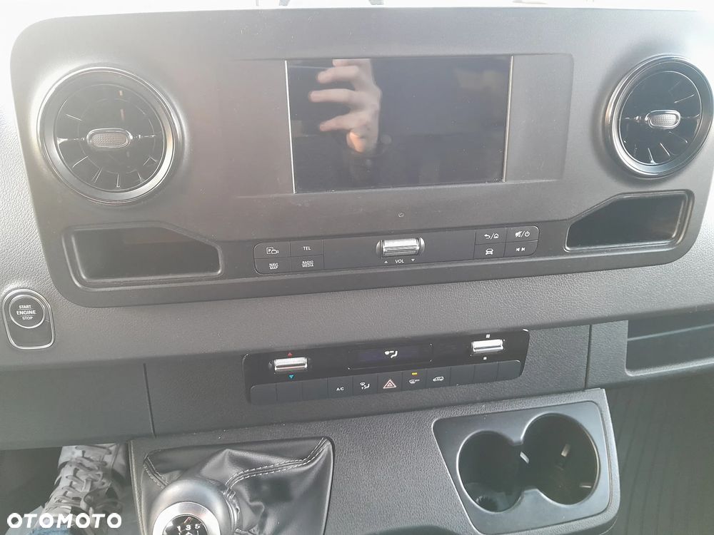 Mercedes-Benz Sprinter - 11