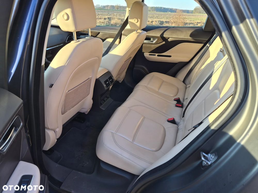 Jaguar F-Pace 20d AWD Pure - 7
