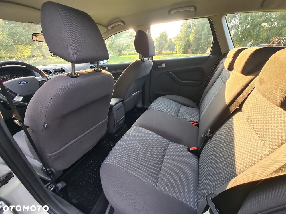 Ford Focus 1.6 16V Style - 8