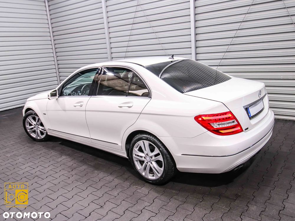 Mercedes-Benz Klasa C 180 CGI BlueEff Avantgarde - 4