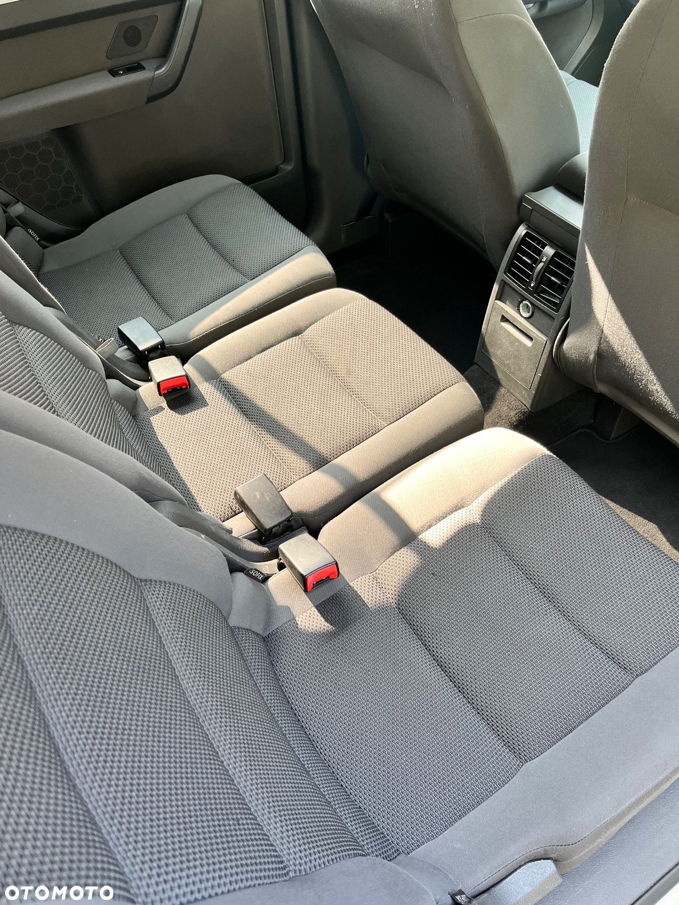 Volkswagen Touran 1.6 TDI DPF BlueMot Trendline - 8