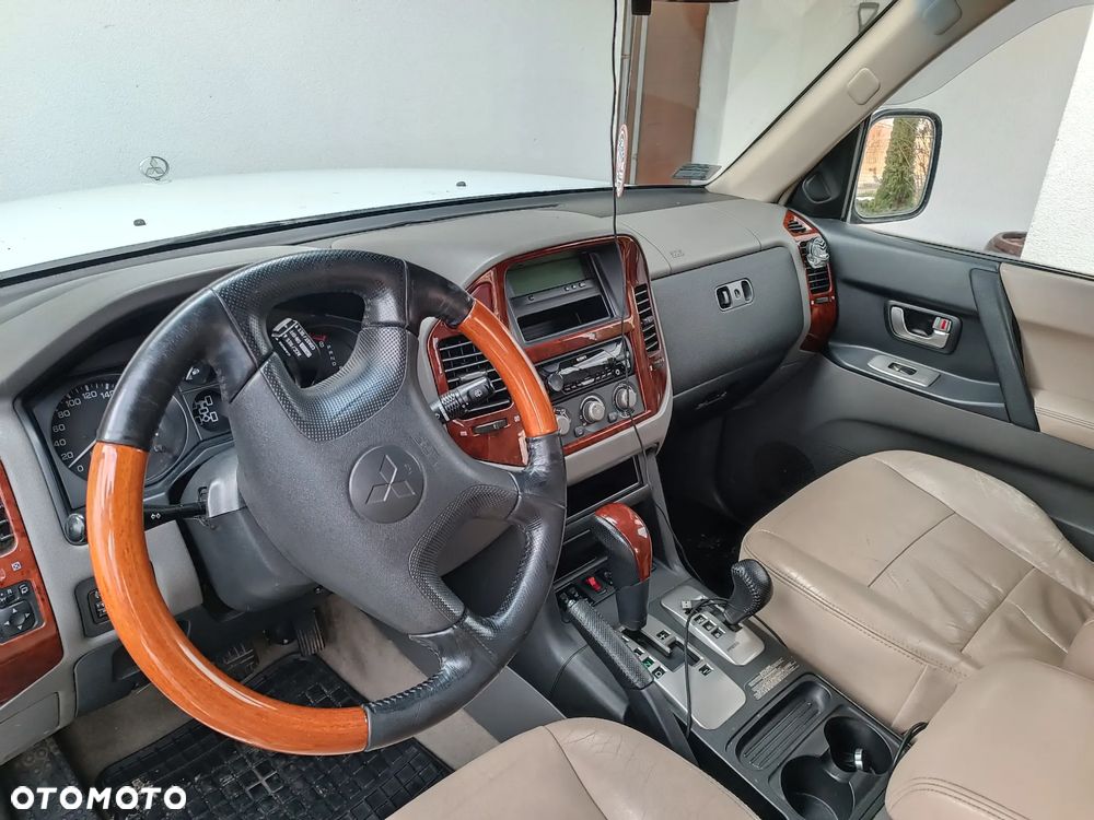 Mitsubishi Pajero 3.5 V6 GDI 7os (lea) - 8