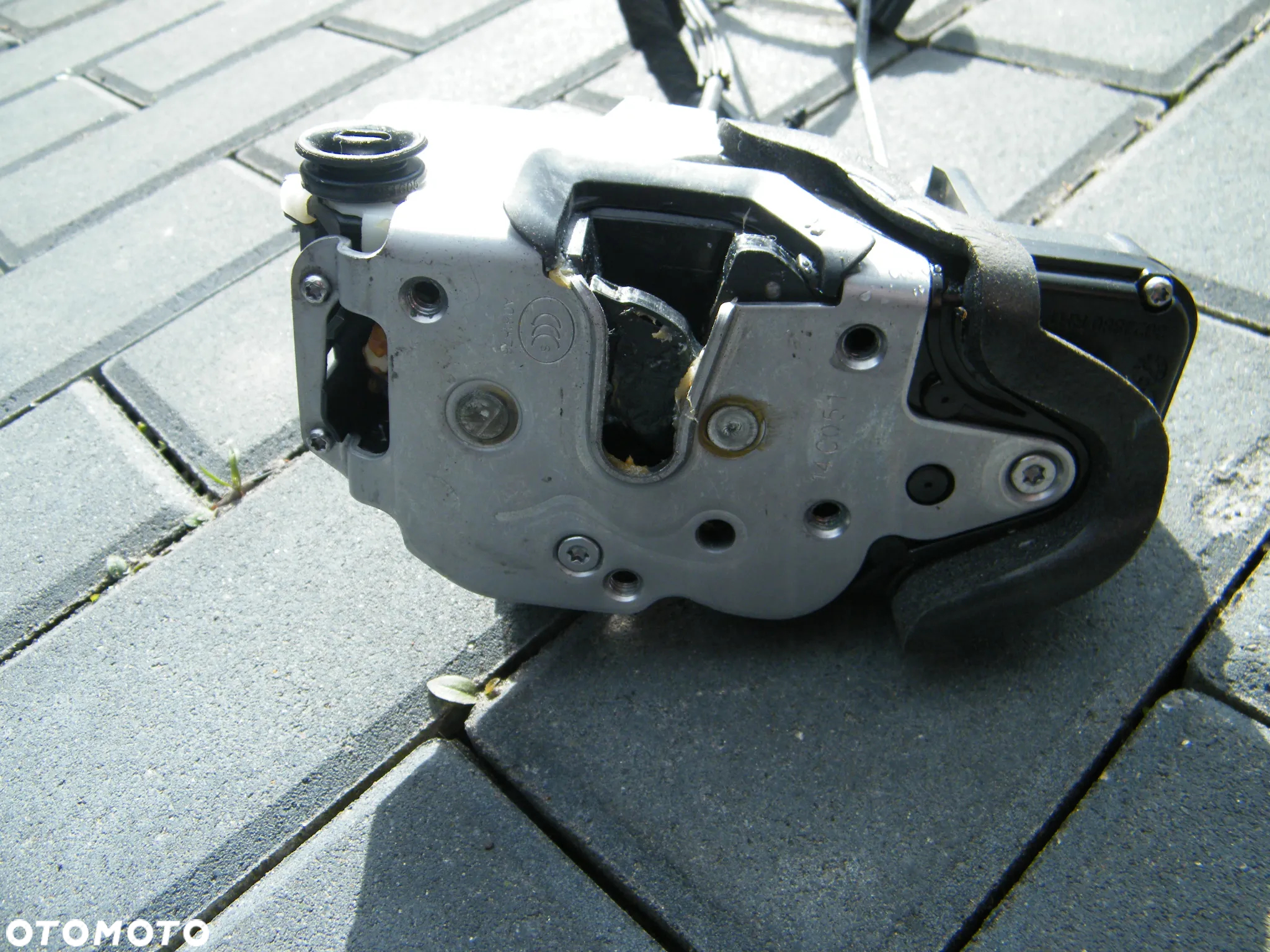 Zamek drzwi 13579546 prawy tył wiązka 688238731 8006019800000X Opel Mokka X lift - 4