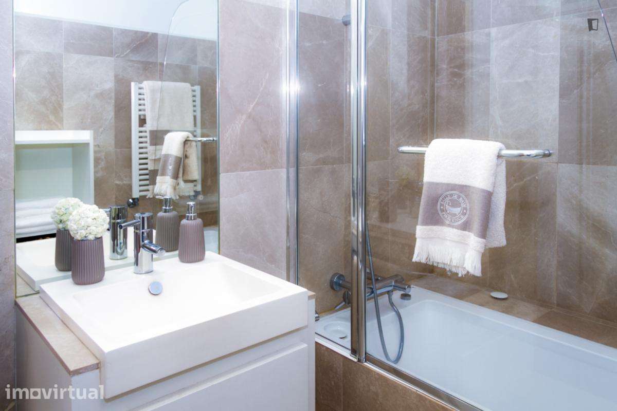 Apartamento com 1 quartos - localizado em São Nicolau Porto - Grande imagem: 5/23