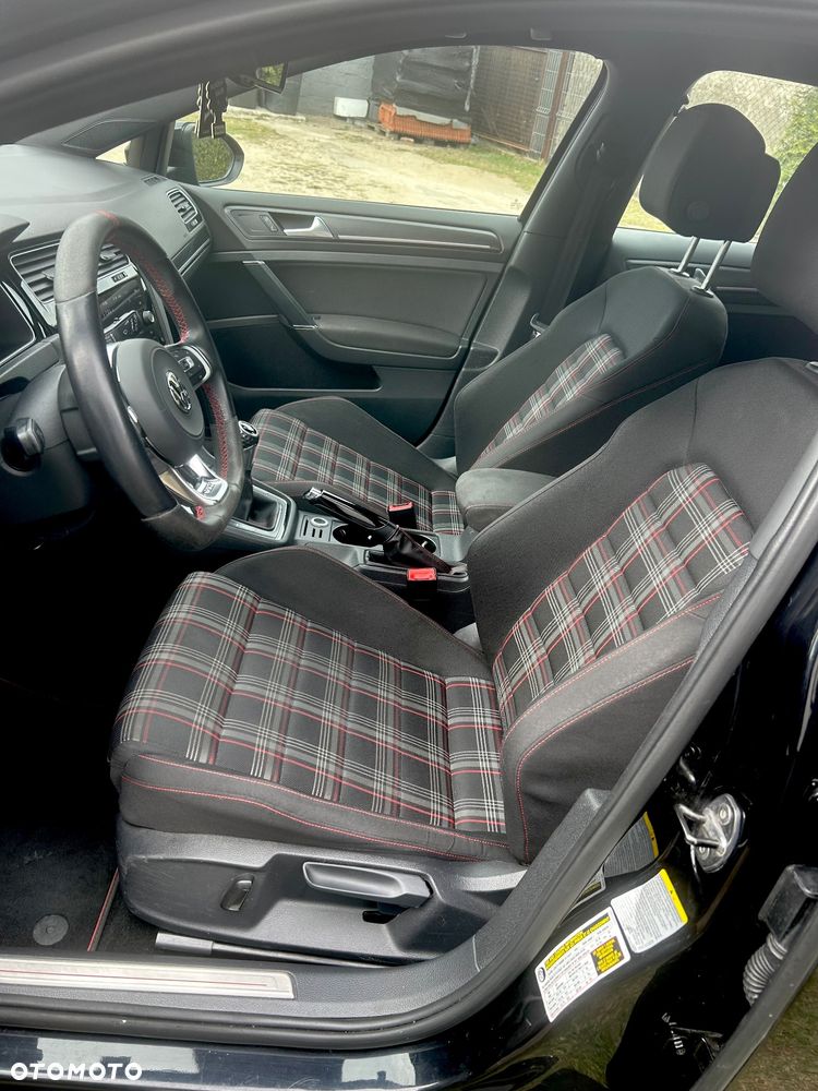 Volkswagen Golf - 12