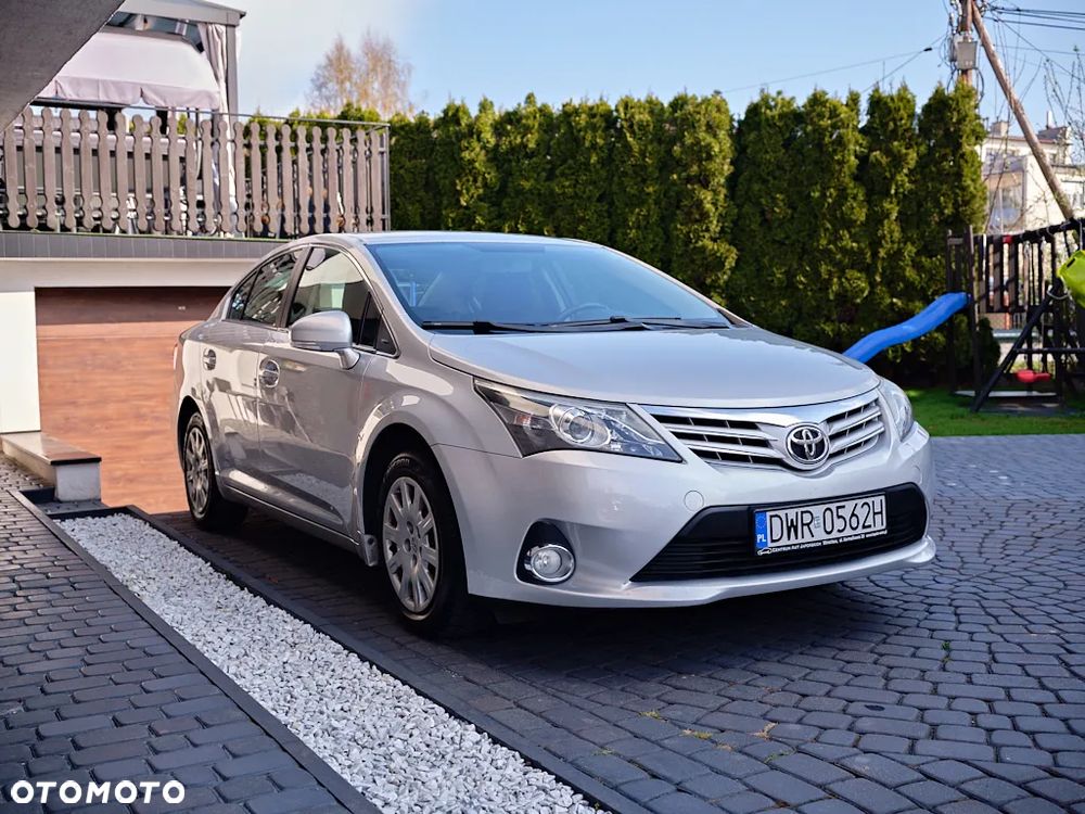 Toyota Avensis 1.8 Luna - 1