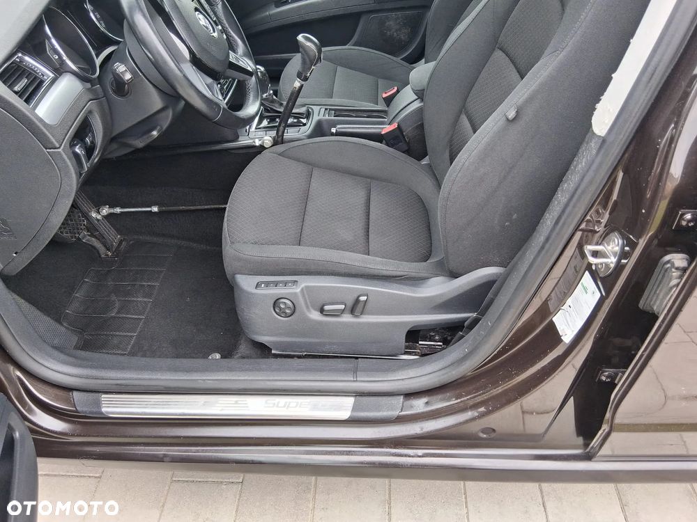 Skoda Superb 2.0 TDI DSG Elegance - 15