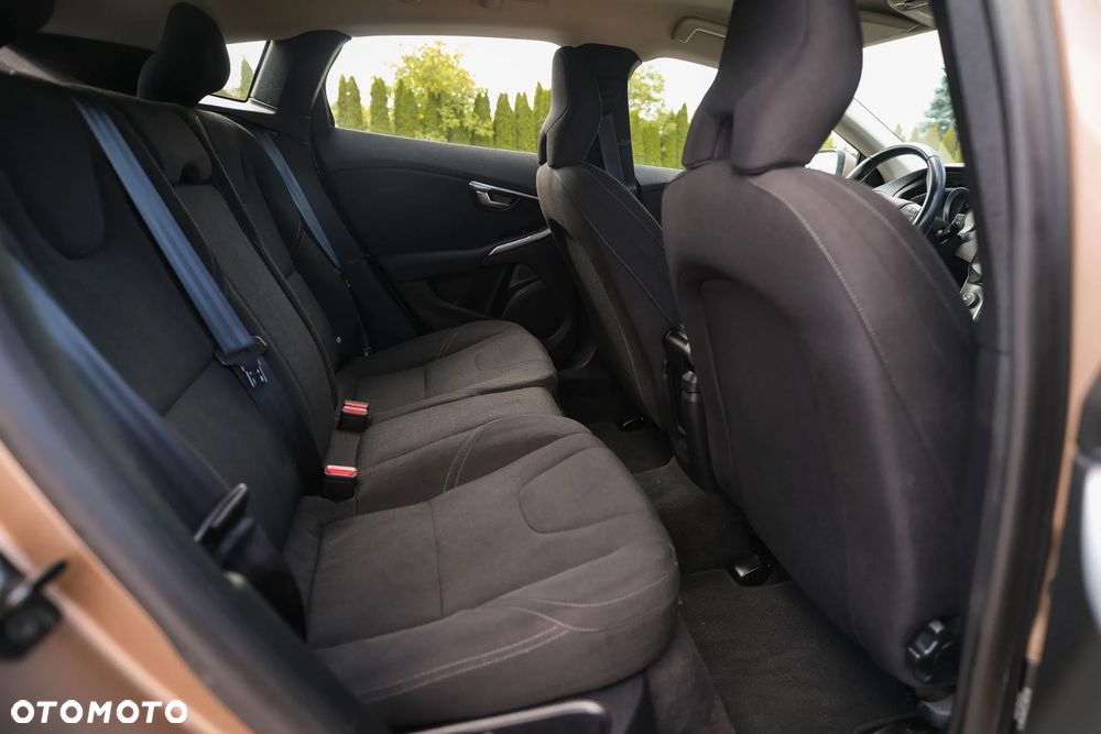 Volvo V40 D2 Kinetic - 27
