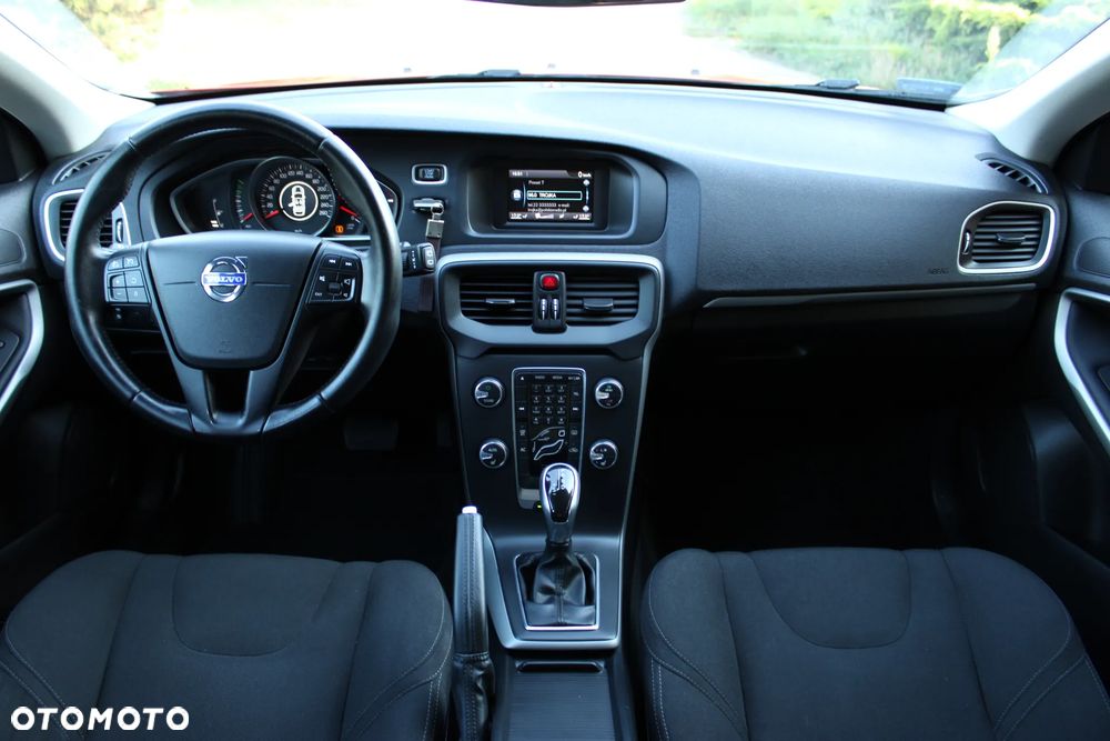 Volvo V40 D2 Momentum - 19