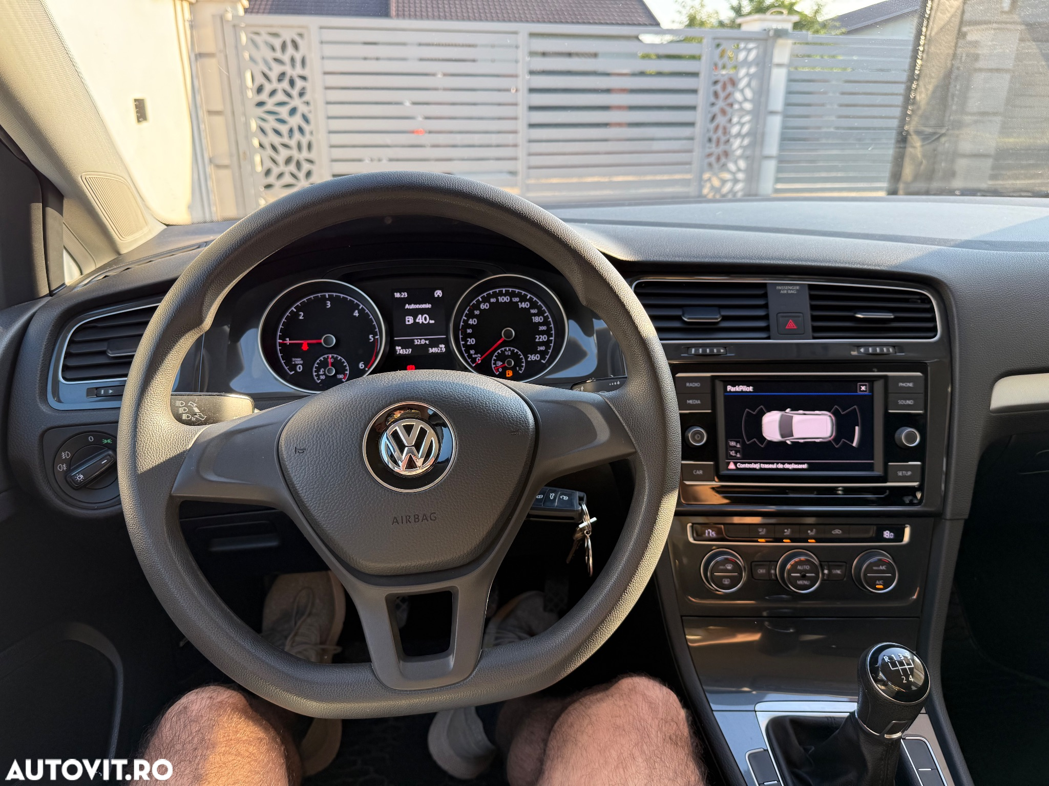 Volkswagen Golf 1.6 TDI Highline - 18