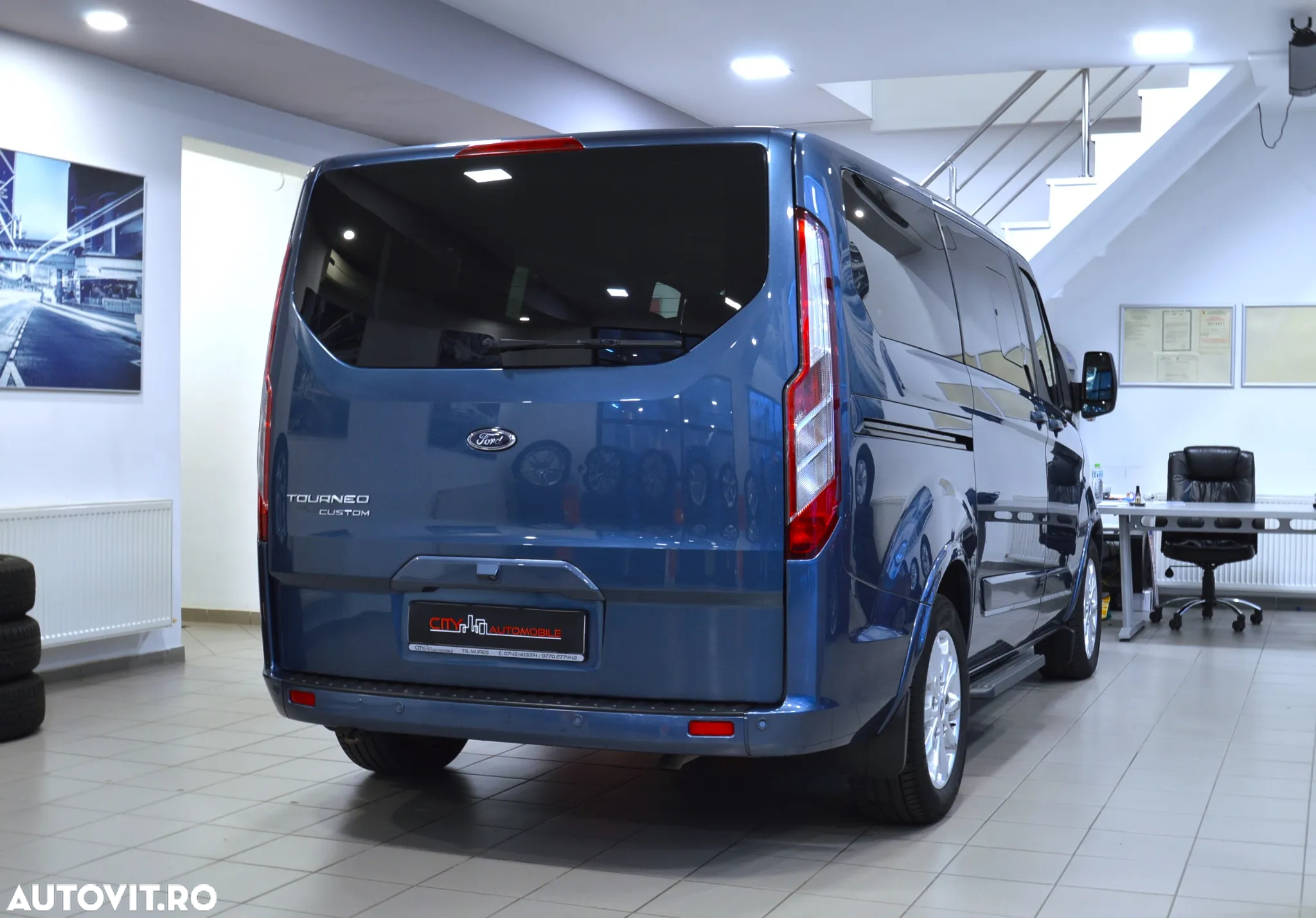 Ford Tourneo Custom Bus 320 2.0 EcoBlue 130 CP L1H1 Titanium - 6