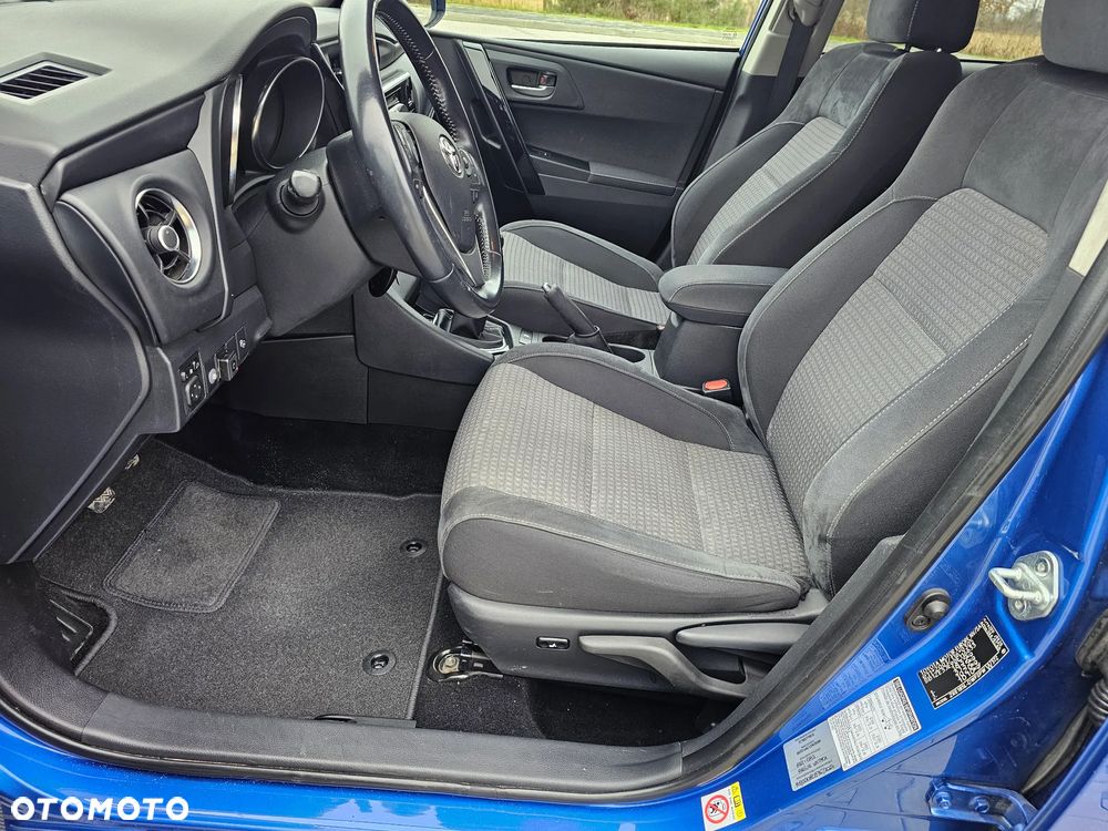 Toyota Auris 1.6 Selection - 12