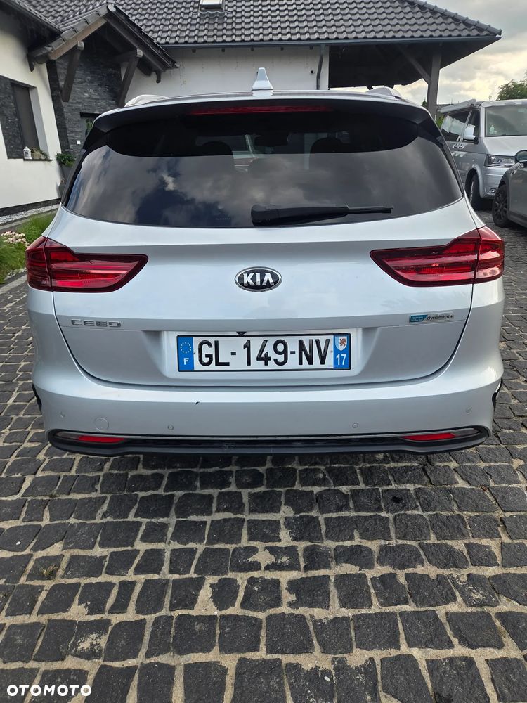 Kia Ceed 1.6 CRDi Eco-Dynamics+ (48V Mild-Hybrid) Platinum Edition - 15
