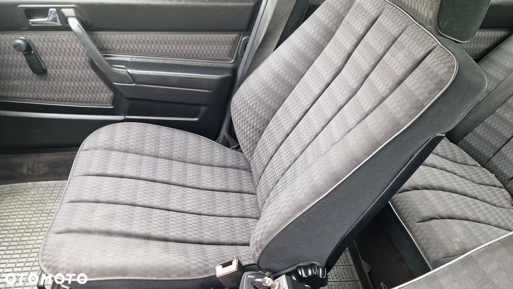 Mercedes-Benz W201 (190) - 27