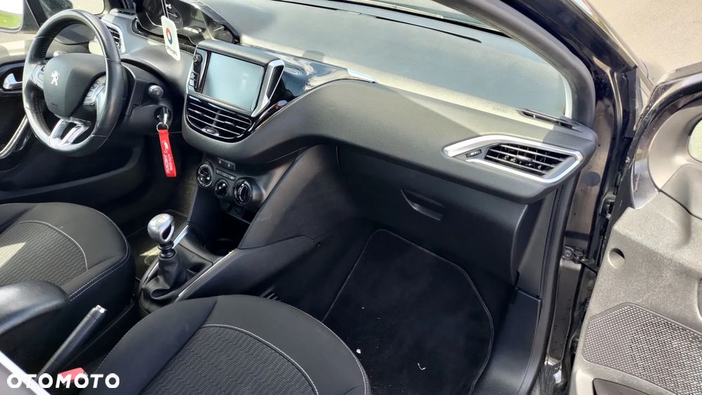Peugeot 208 BlueHDi 100 Active Pack - 32