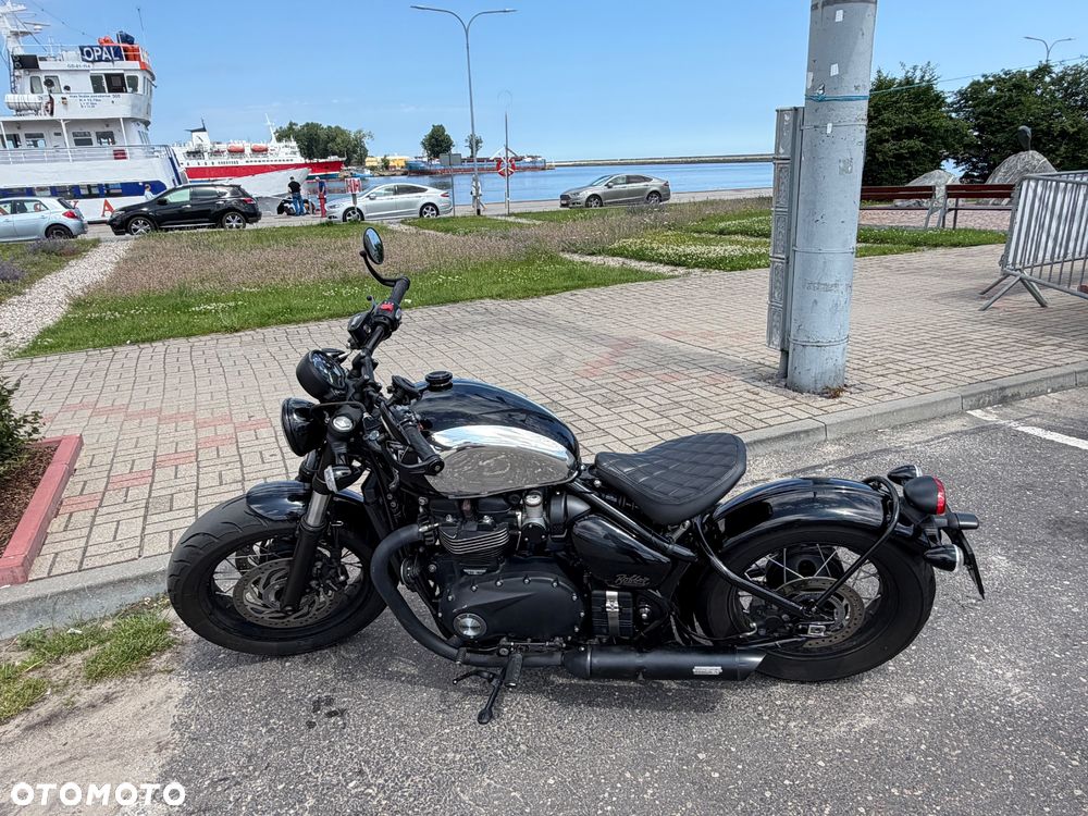 Triumph Bonneville Bobber - 19