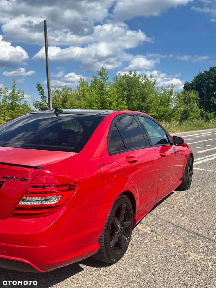 Mercedes-Benz Klasa C 200 CGI BlueEff Avantgarde - 3