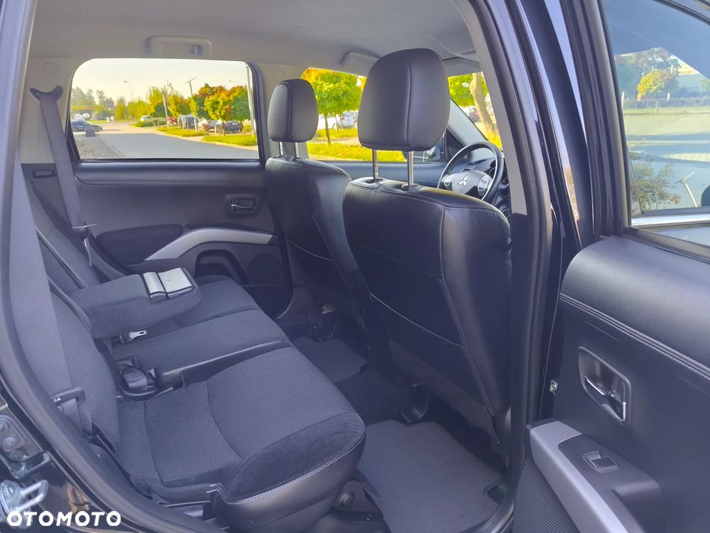 Mitsubishi Outlander 2.0 Intense + NAVI 2WD EU5 - 23