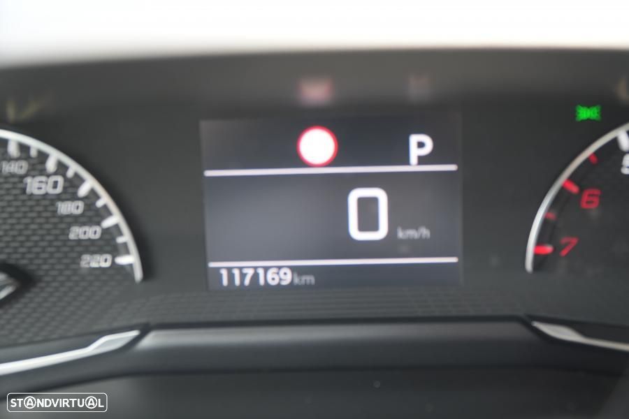 Peugeot 2008 1.2 PureTech Active EAT8 - 11