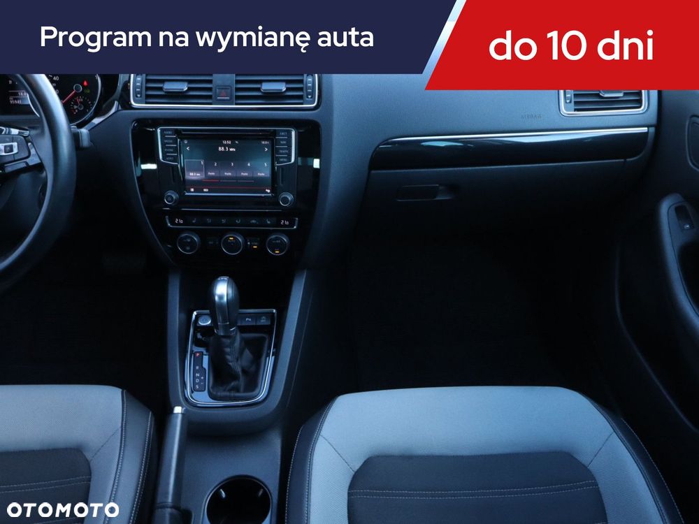 Volkswagen Jetta - 10