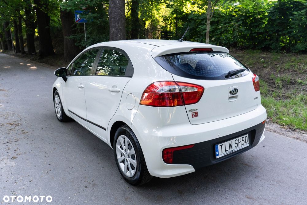 Kia Rio 1.4 L - 6
