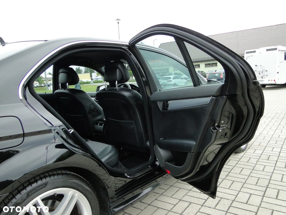 Mercedes-Benz Klasa C 200 7G-TRONIC Avantgarde Edition - 22