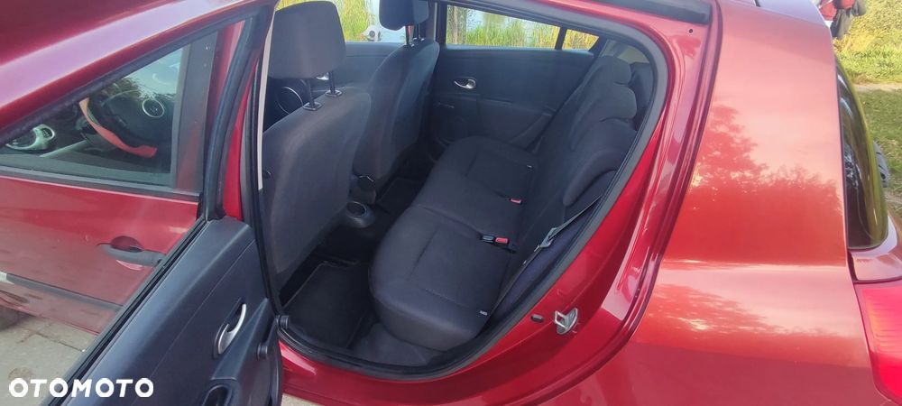 Renault Clio - 16
