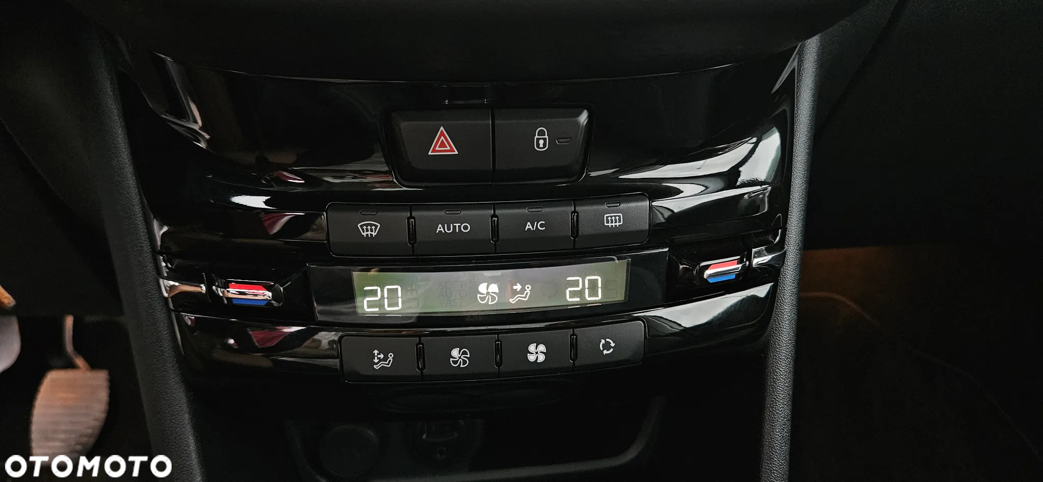 Peugeot 2008 1.2 PureTech Allure S&S - 12