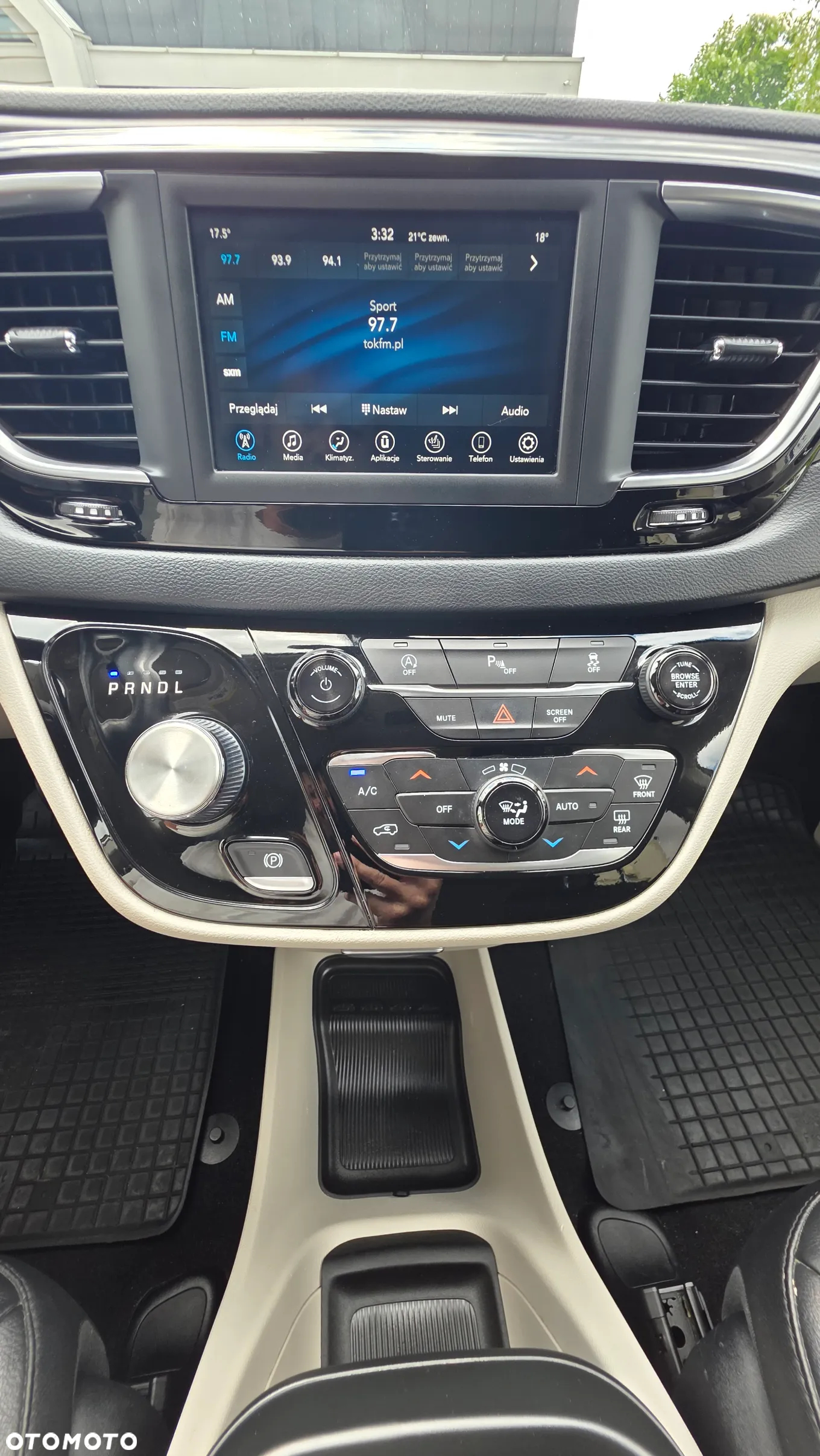 Chrysler Pacifica - 23