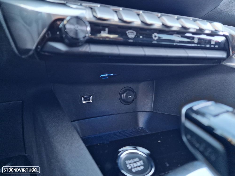 Peugeot 3008 Hybrid 225 e-EAT8 Roadtrip - 32