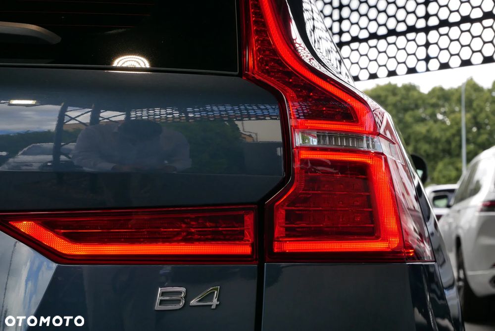 Volvo XC 60 B4 D Momentum Pro - 37