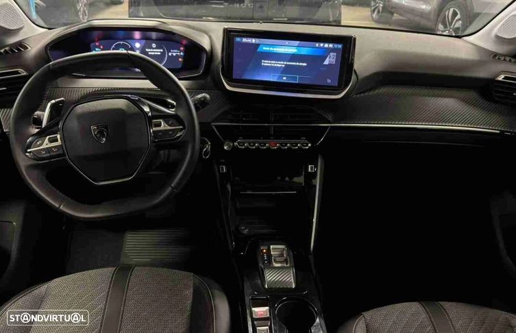 Peugeot 208 - 8