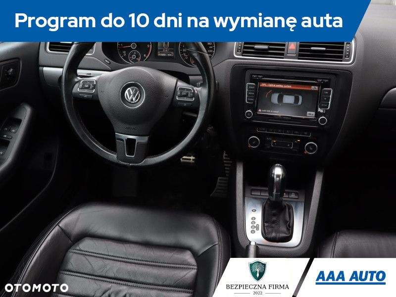 Volkswagen Jetta - 8